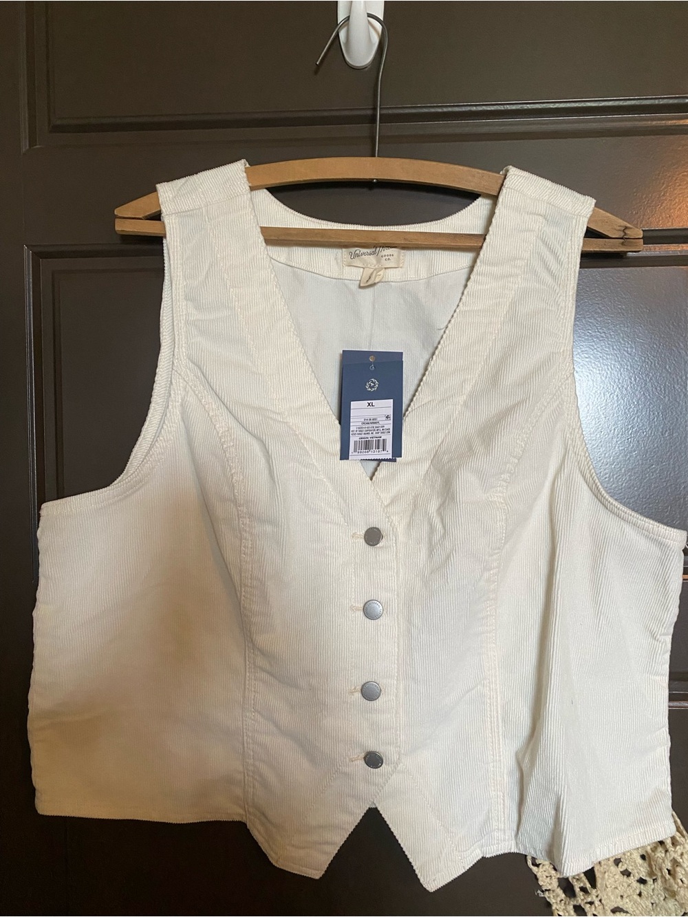 Universal Thread Cream Sleeveless Button-Front V-Neck Vest